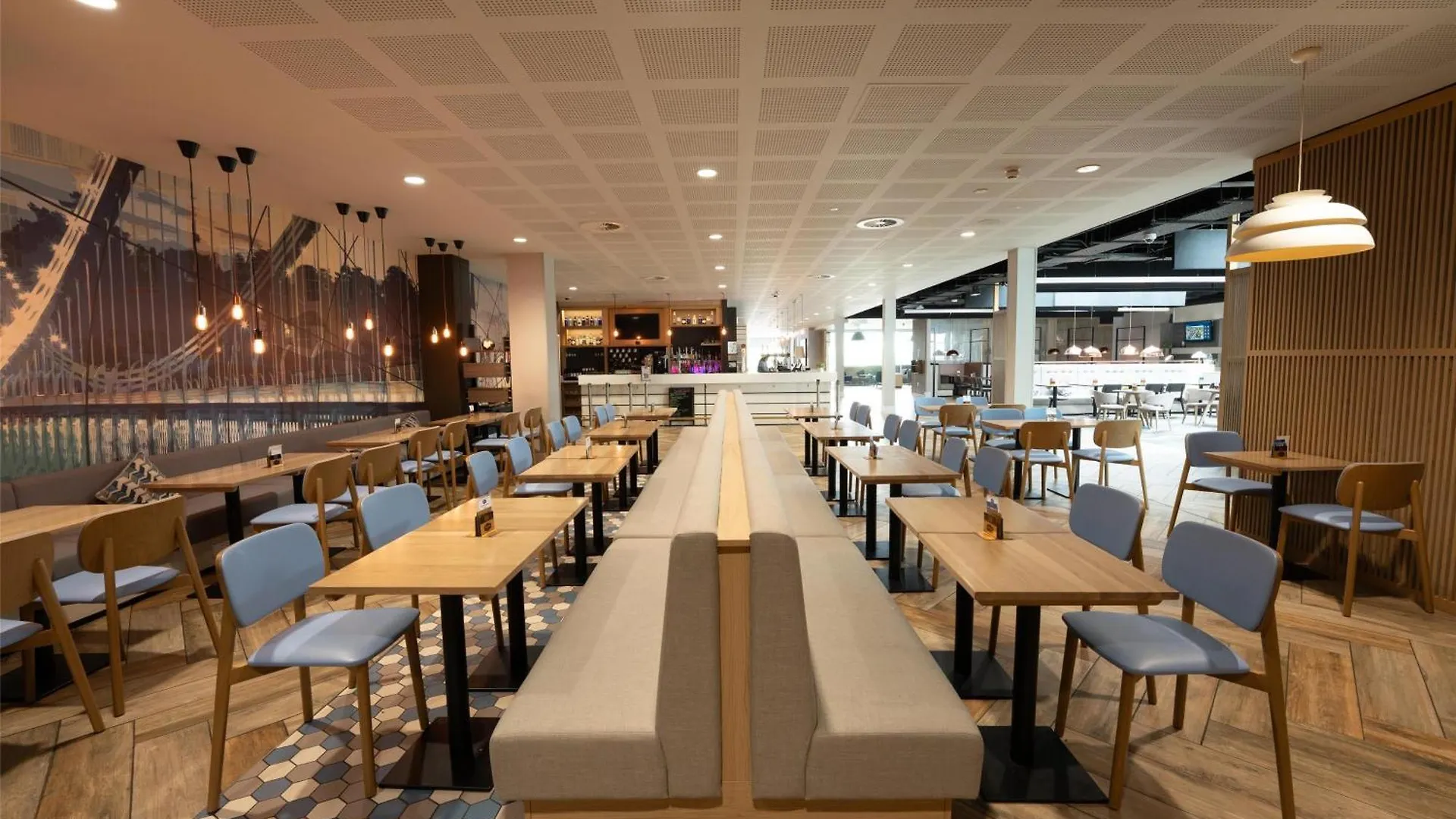 Hotel Hampton By Hilton Bristol Airport Redhill  3*, Redhill (Somerset)