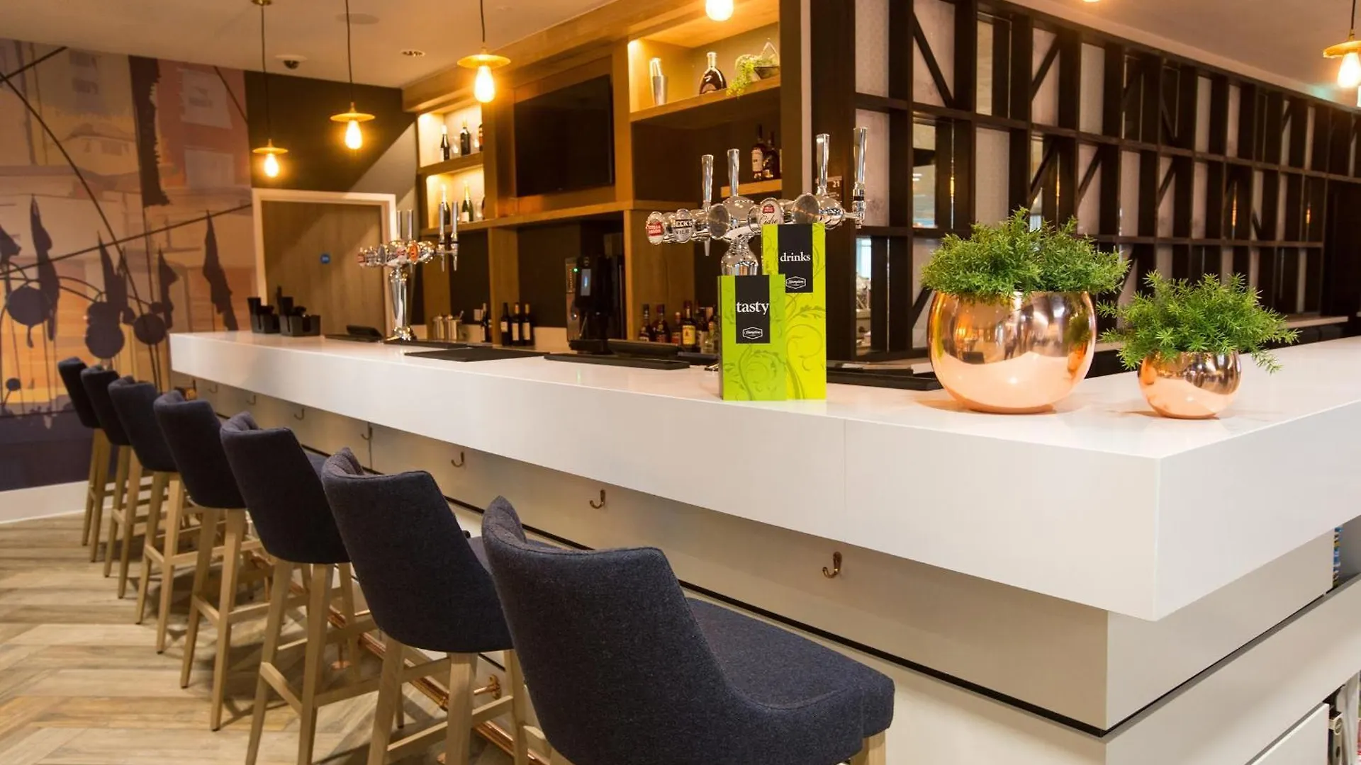 Hampton By Hilton Bristol Airport Hotel Redhill  3*, Redhill (Somerset) Verenigd Koninkrijk