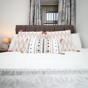 Apartment In The Heart Of Swansea- Tv In Every Bedroom!, Swansea