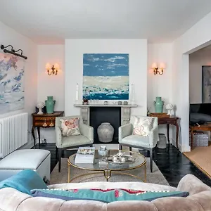 https://stylish-spacious-city-center-georgian-townhouse.tophotelsbath.com